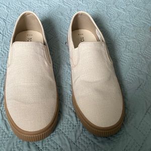NWOT Toms slip on sneakers